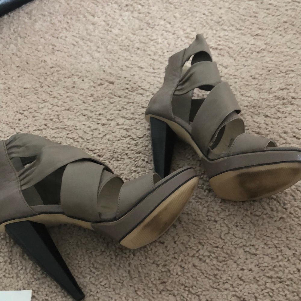 Shoe - Picture 3 of 6